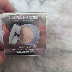 Laura Mercier Light Catcher Setting Powder